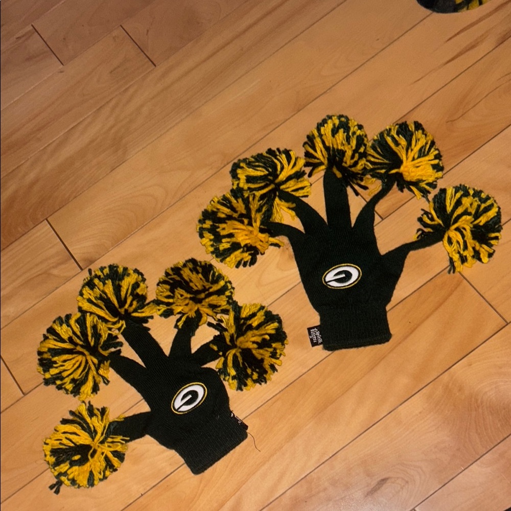 Green Bay Packers Pom Pom Gloves